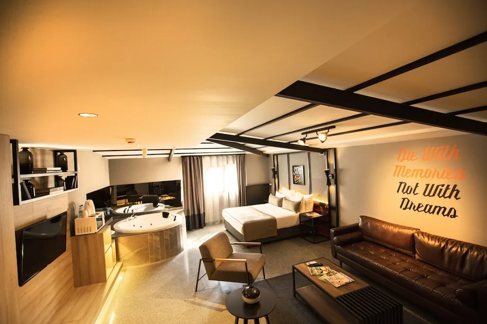 Jakuzi Suite