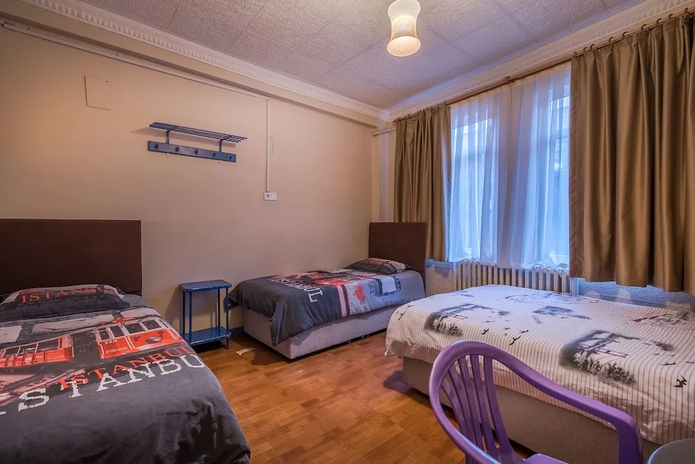 Economy Üç Kişilik Oda, Ortak Banyo