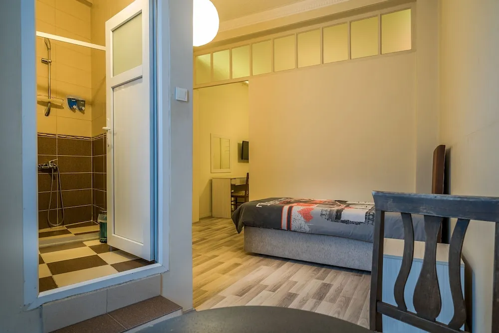 Comfort Dört Kişilik Oda, Banyolu/Duşlu