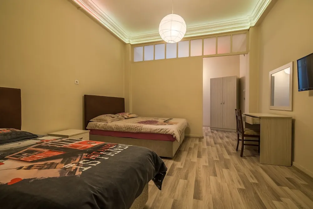 Comfort Dört Kişilik Oda, Banyolu/Duşlu