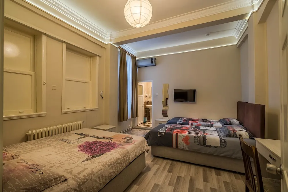 Comfort Dört Kişilik Oda, Banyolu/Duşlu