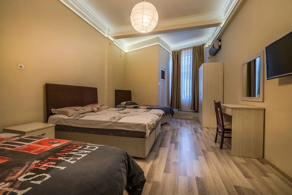 Comfort Dört Kişilik Oda, Banyolu/Duşlu