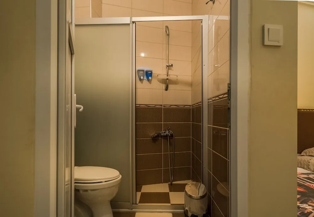 Comfort Dört Kişilik Oda, Banyolu/Duşlu