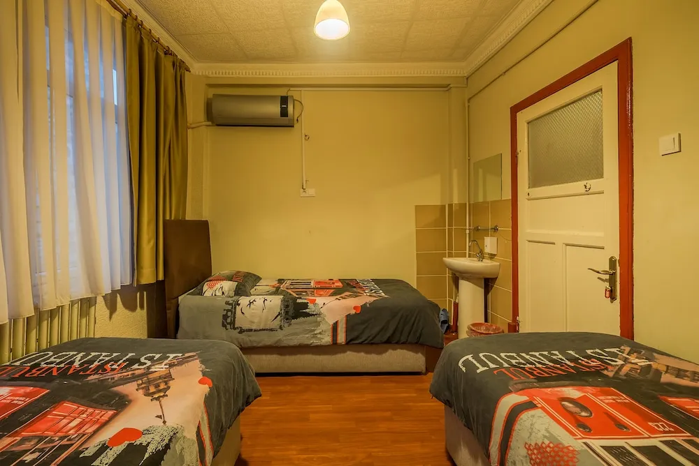 Economy Ortak Ranzalı Oda, Sadece kadınlar için, Sigara İçilmez, Ortak Banyo