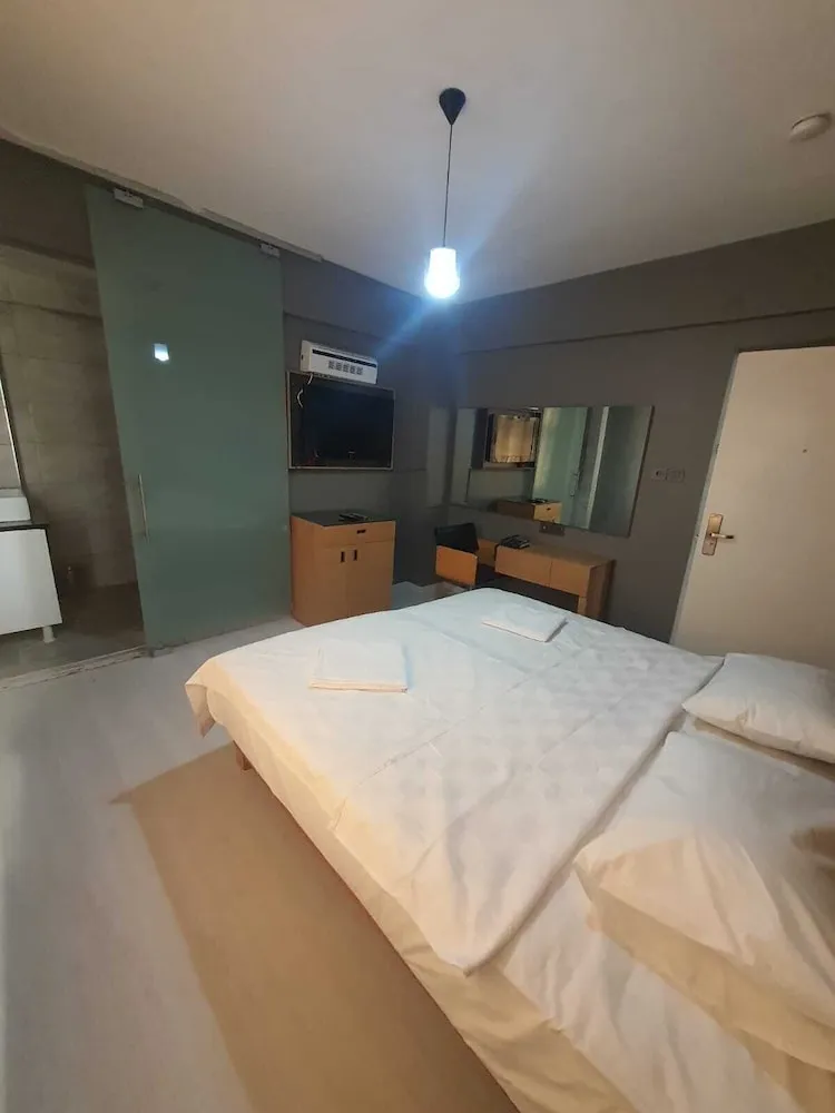 Family Tek Büyük veya İki Ayrı Yataklı Oda, Balkon, Şehir Manzaralı
