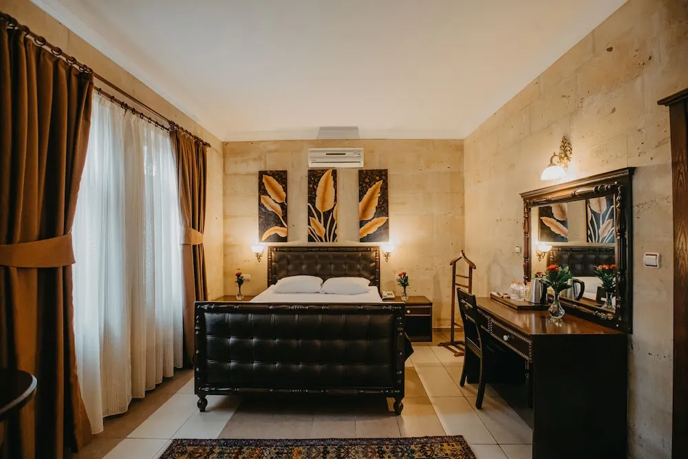 Deluxe Quadruple Stone Room