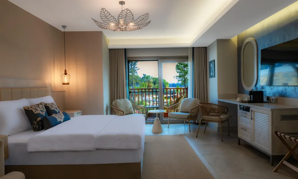 Deluxe Tek Büyük veya İki Ayrı Yataklı Oda, 1 Yatak Odası, Sigara İçilmez, Kısmi Deniz Manzaralı