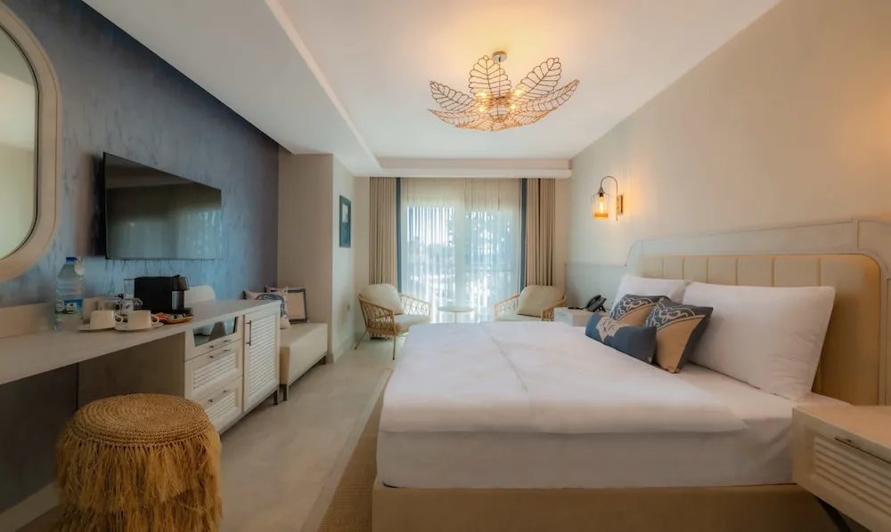 Deluxe Tek Büyük veya İki Ayrı Yataklı Oda, 1 Yatak Odası, Sigara İçilmez, Kısmi Deniz Manzaralı
