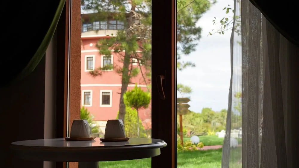 Standard Tek Büyük Yataklı Oda, 1 Çift Kişilik Yatak, Sigara İçilmez, Bahçe Manzaralı