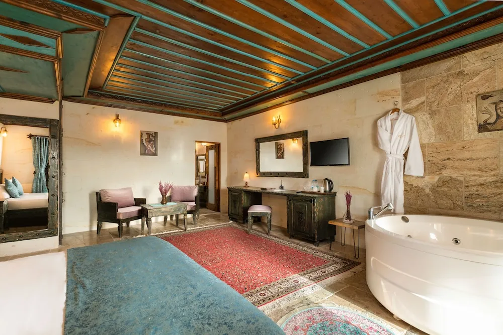 Deluxe Suit Room