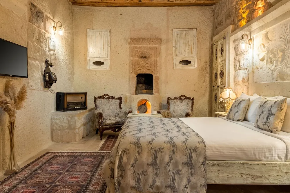 Deluxe Cave Suite