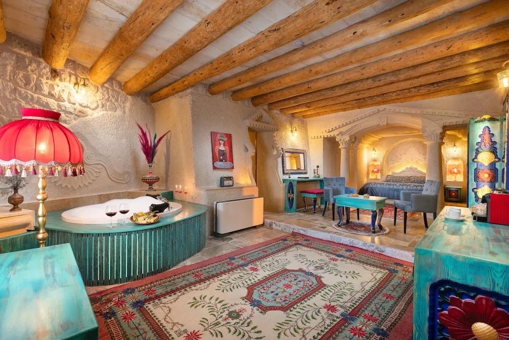 Deluxe Cave Suite