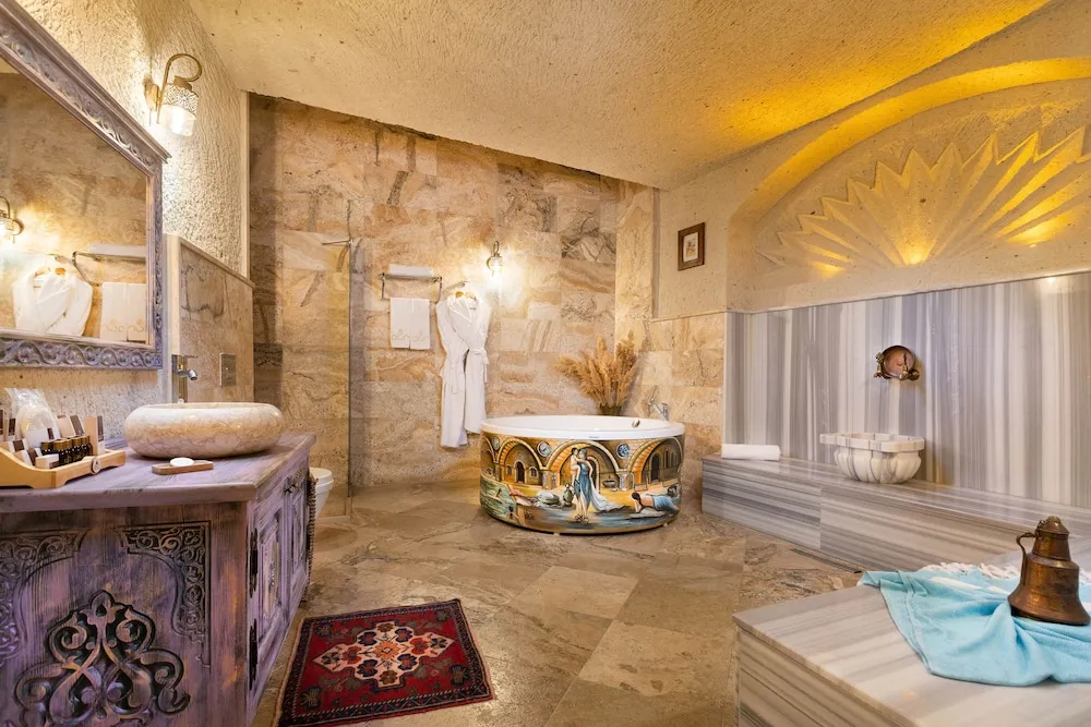 Deluxe Cave Suite