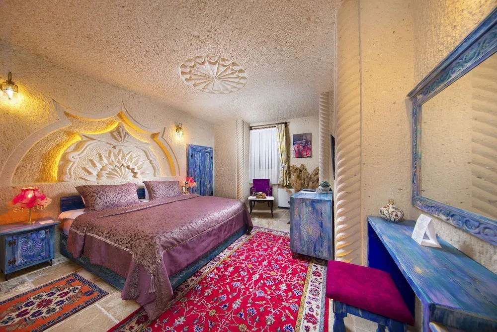 Deluxe Cave Suite