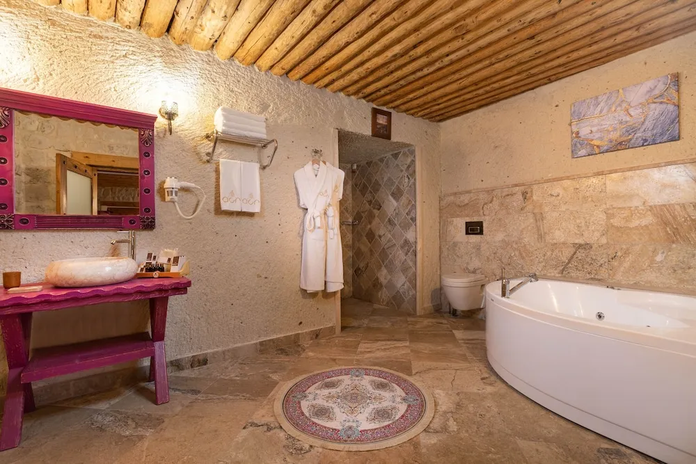 Deluxe Cave Suite