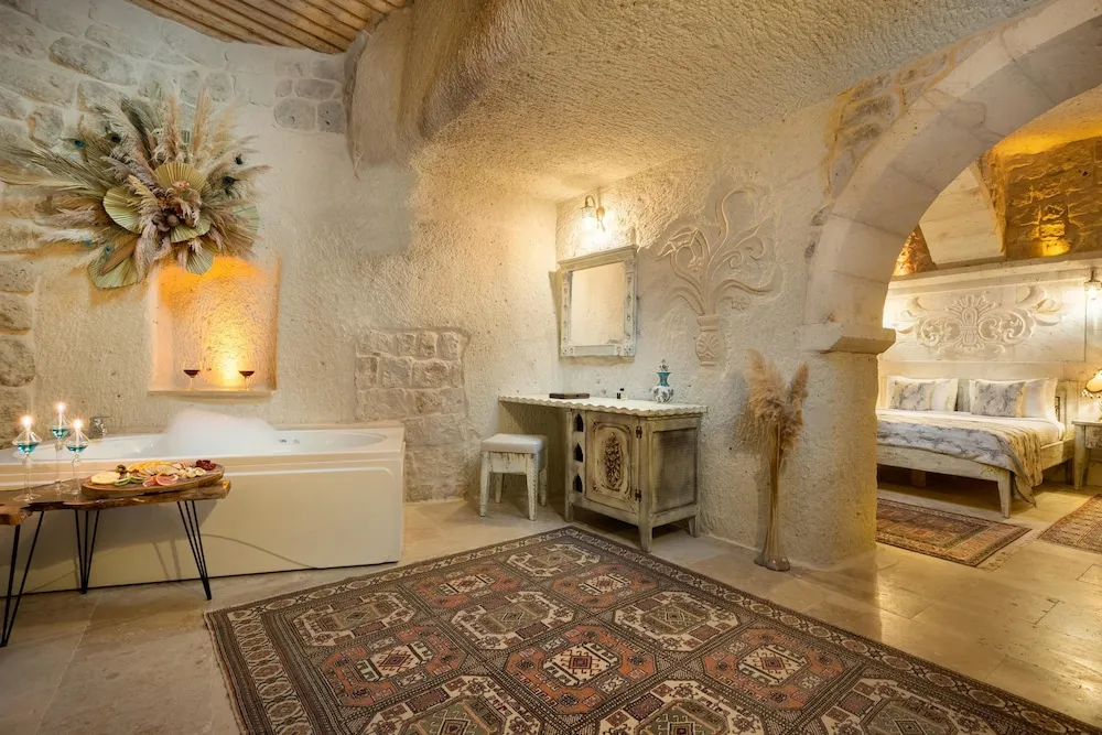 Deluxe Cave Suite