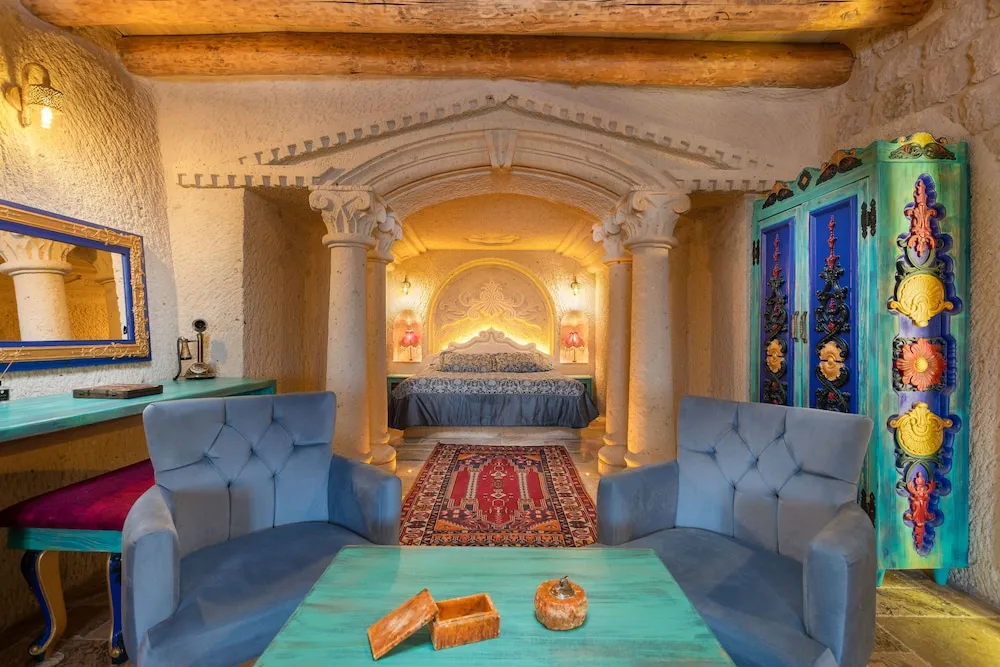 Deluxe Cave Suite