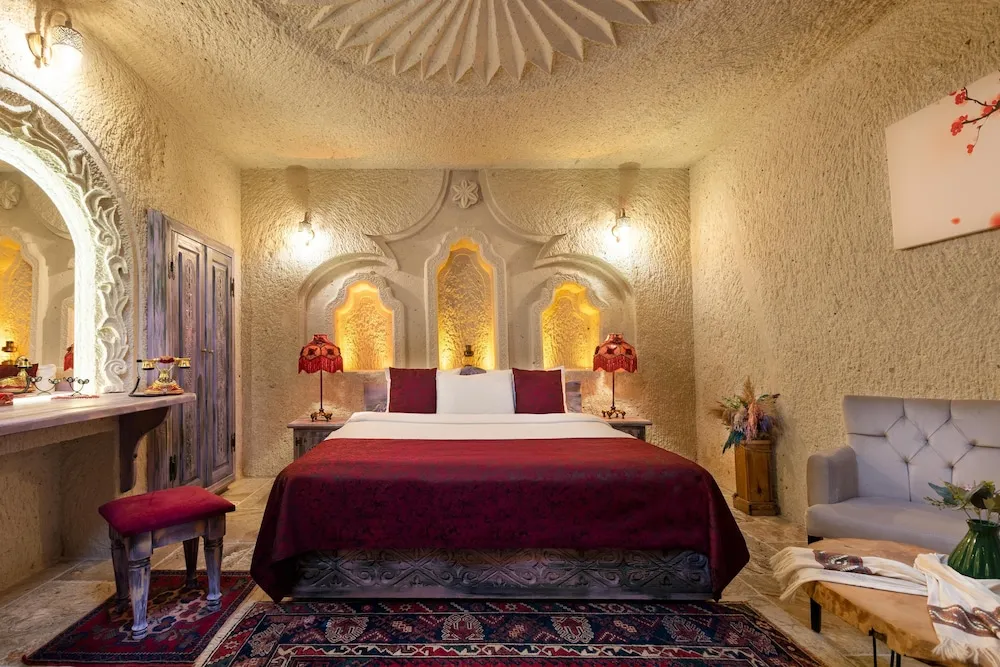Deluxe Cave Suite