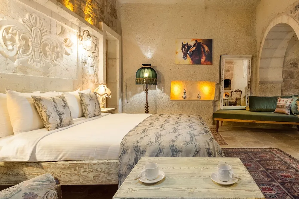 Deluxe Cave Suite