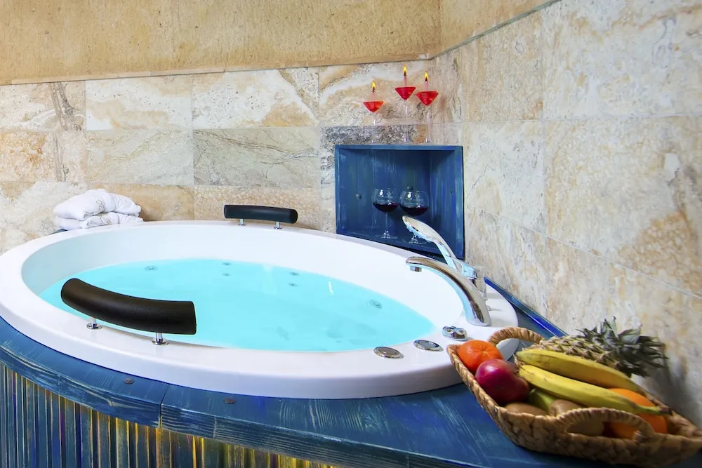 Deluxe Cave Suite