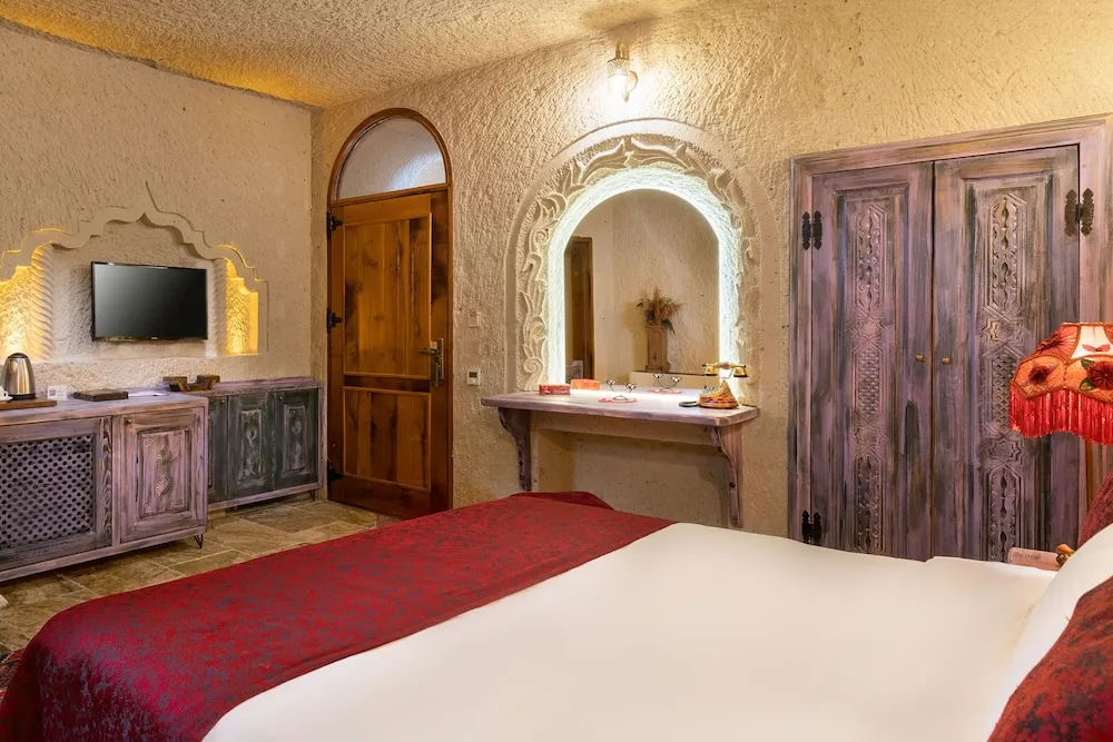 Deluxe Cave Suite