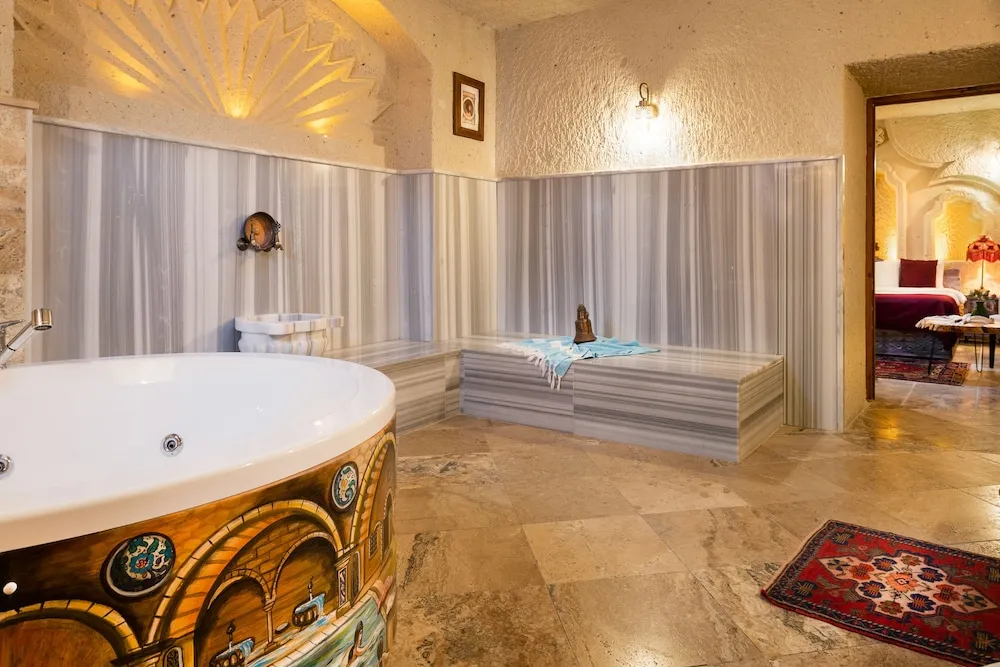 Deluxe Cave Suite