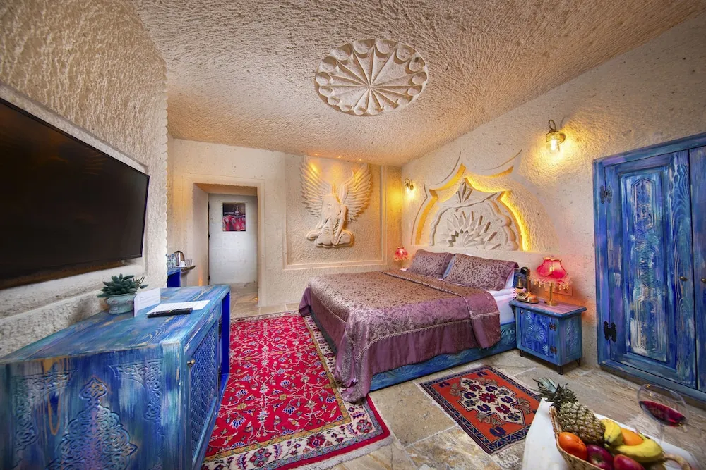 Deluxe Cave Suite