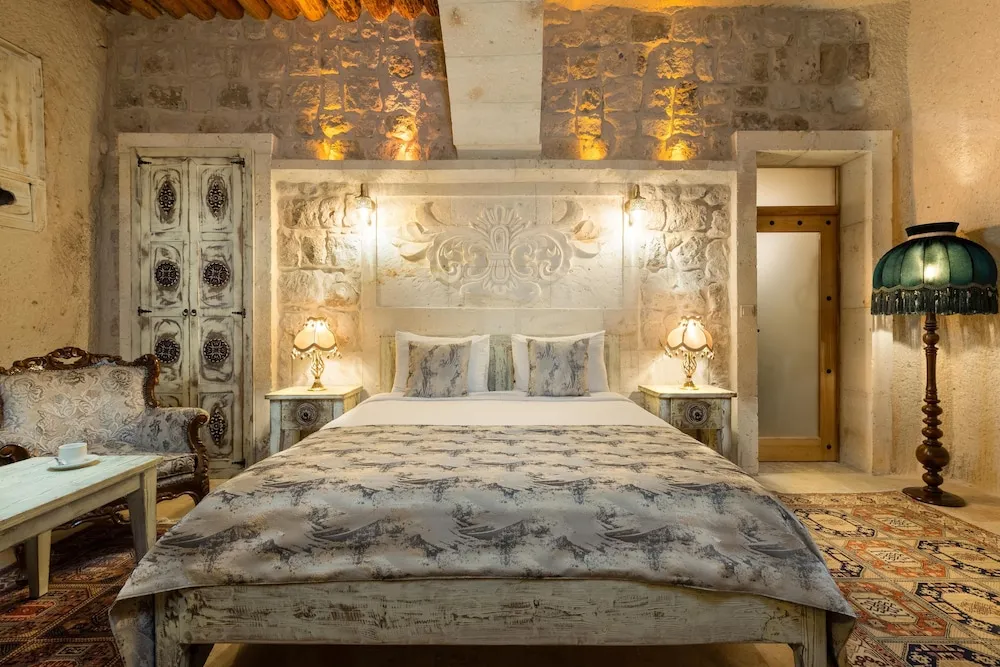 Deluxe Cave Suite