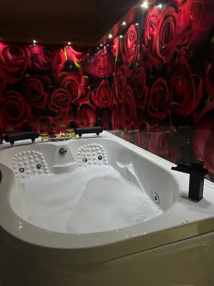 Romantic Tek Büyük Yataklı Oda