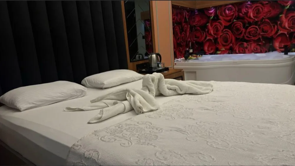 Romantic Tek Büyük Yataklı Oda