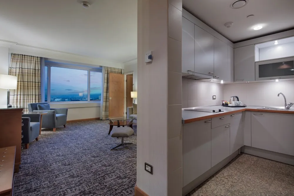 Süit, 1 Yatak Odası, Mutfak, Nehir Manzaralı (Business Lounge Access)