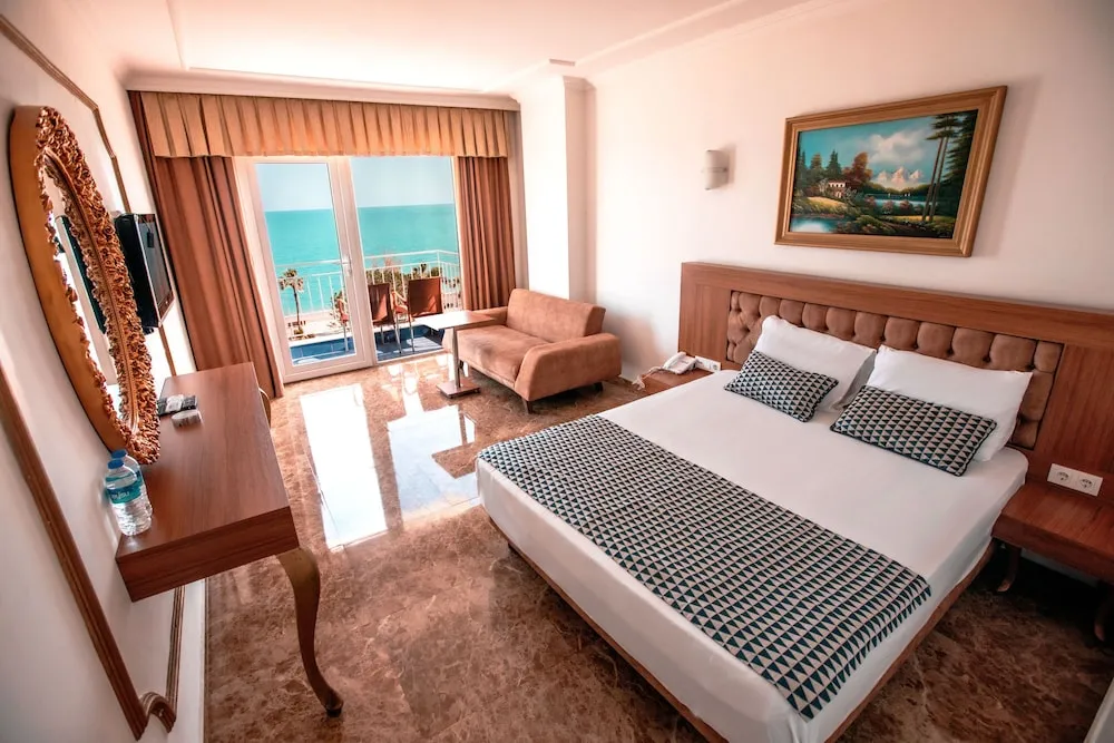 Tek Büyük veya İki Ayrı Yataklı Oda, Kısmi Deniz Manzaralı