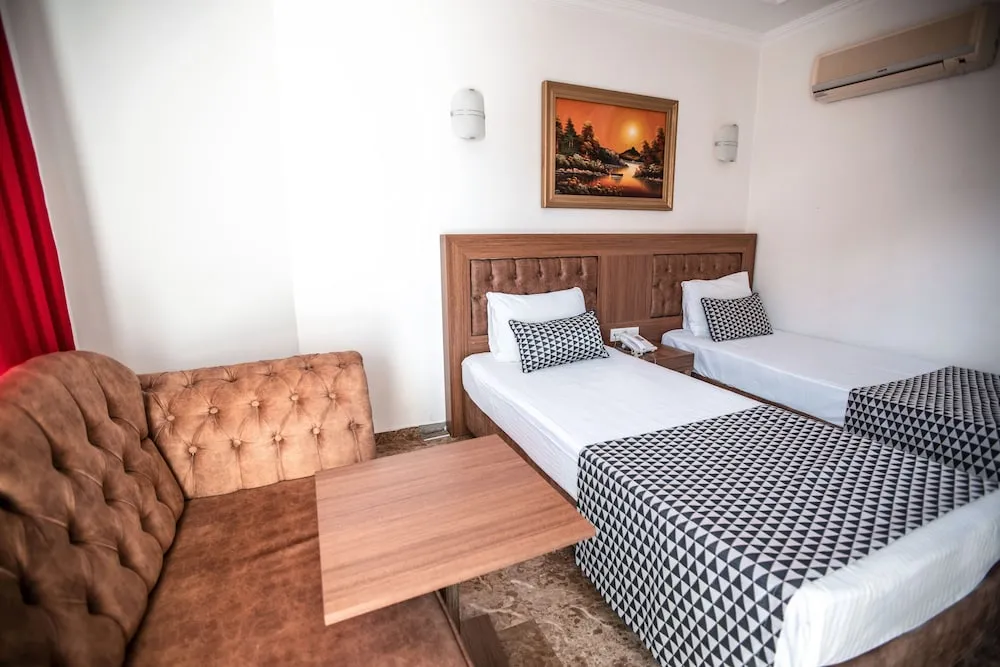 Tek Büyük veya İki Ayrı Yataklı Oda, Kısmi Deniz Manzaralı