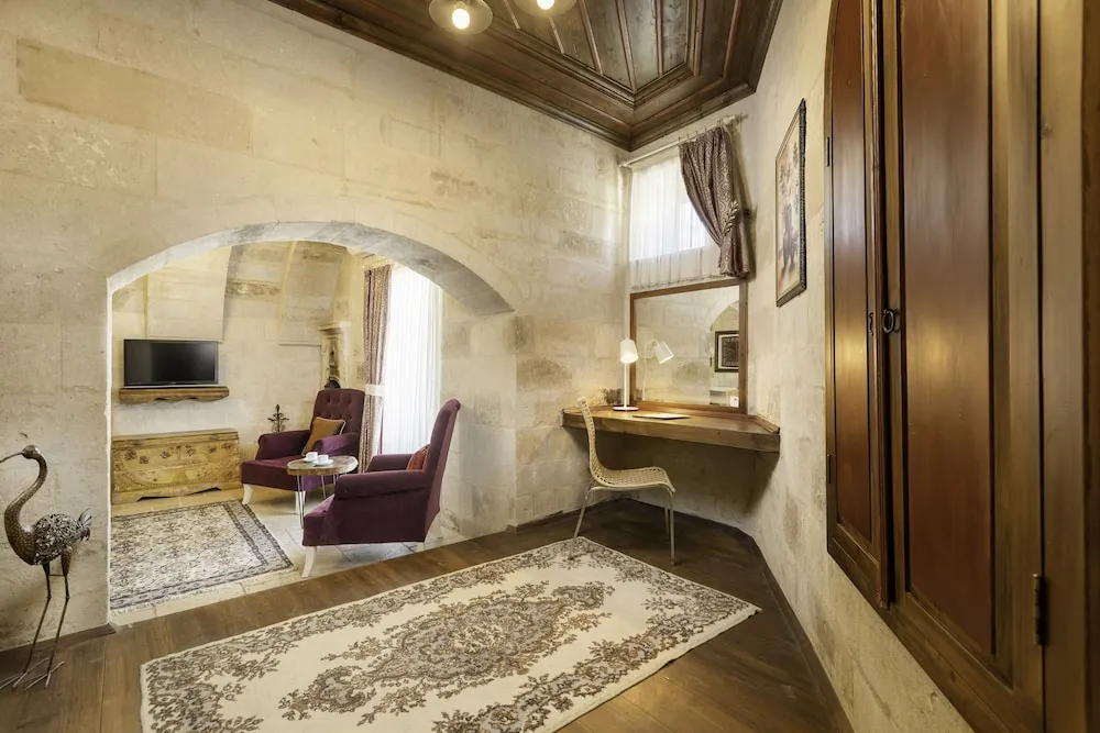 109 Deluxe Arch Room