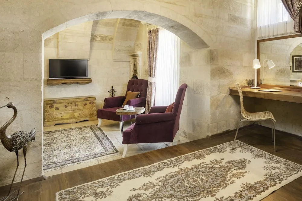 109 Deluxe Arch Room