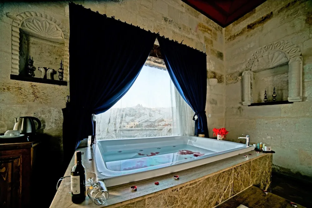120 Queen Suit with Jacuzzi (Topfloor)