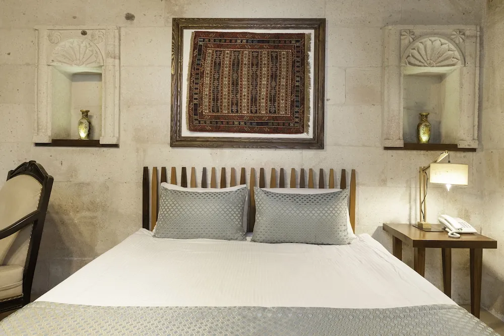 116 Deluxe Stone Room