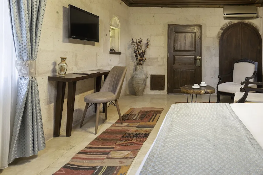 116 Deluxe Stone Room