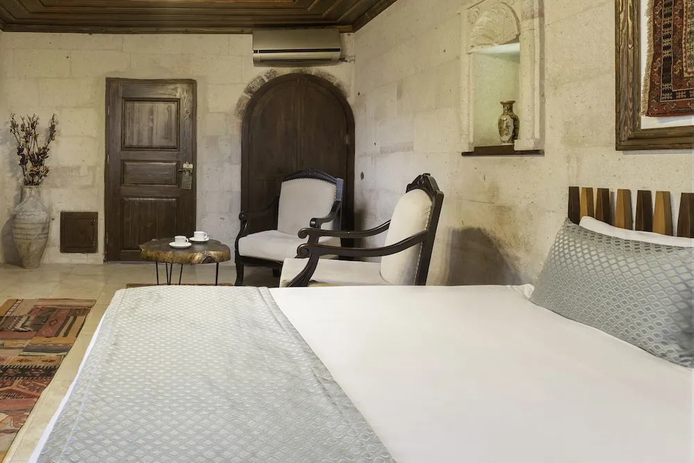 116 Deluxe Stone Room