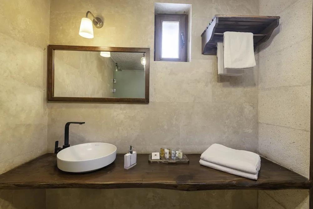 116 Deluxe Stone Room