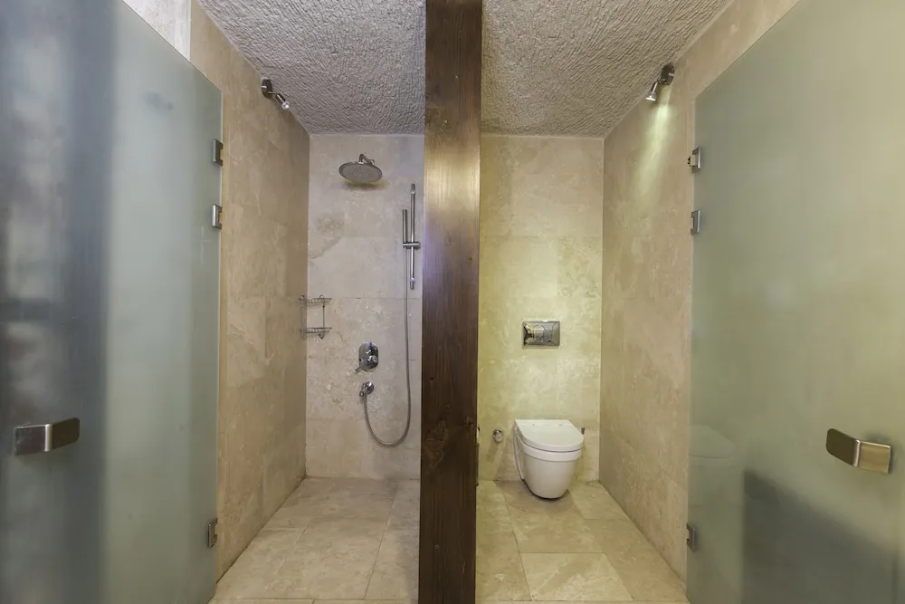 116 Deluxe Stone Room