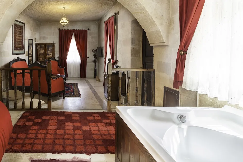 107 King Suit with Jacuzzi