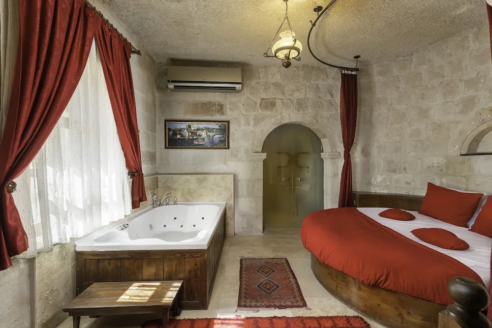 107 King Suit with Jacuzzi
