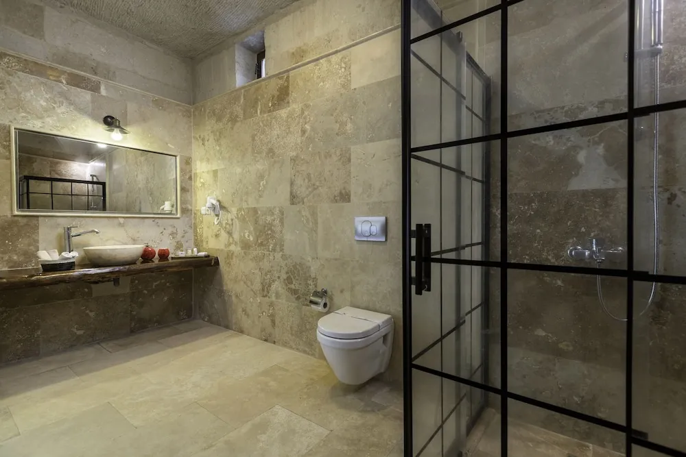 107 King Suit with Jacuzzi