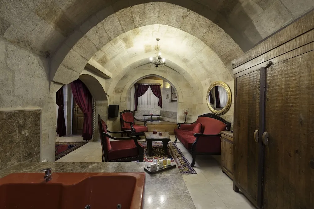 110 Queen Suit with Jacuzzi (Balkony)