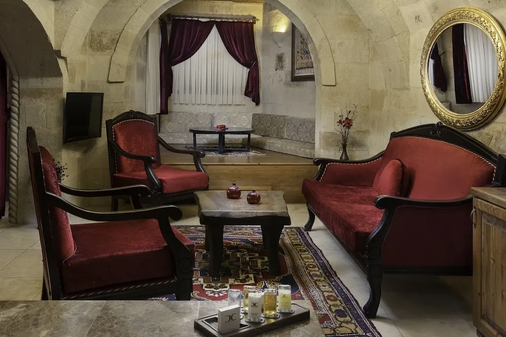 110 Queen Suit with Jacuzzi (Balkony)