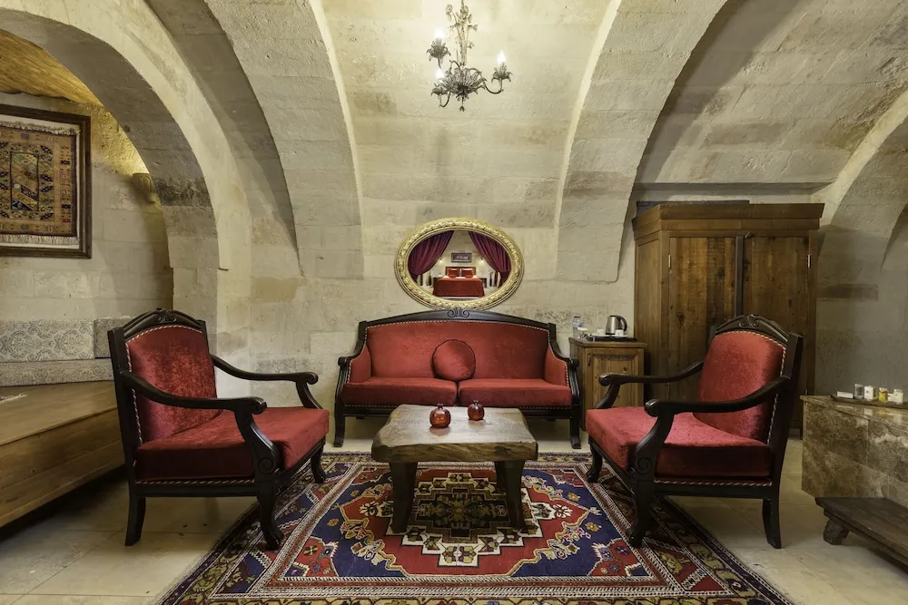 110 Queen Suit with Jacuzzi (Balkony)