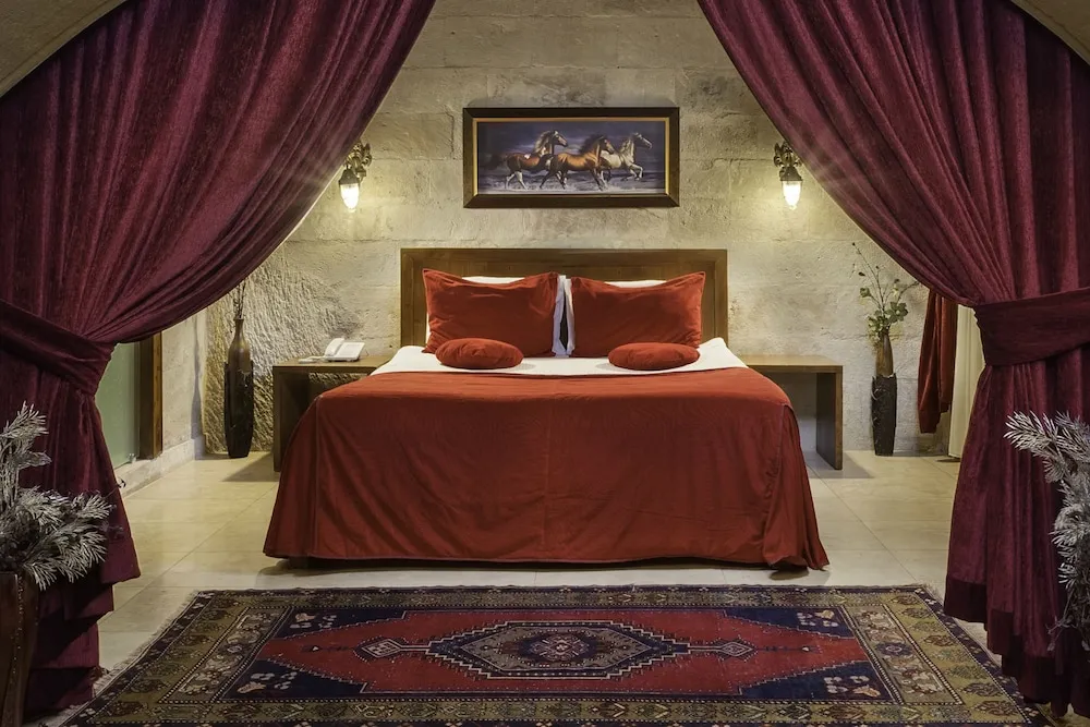 110 Queen Suit with Jacuzzi (Balkony)