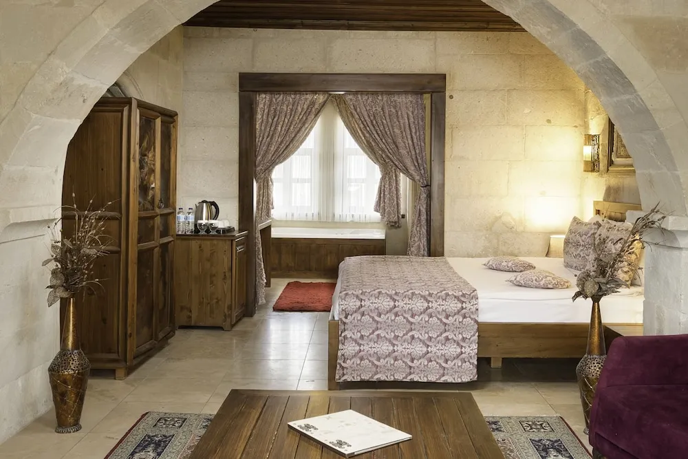 105 King Suit with Jacuzzi (Topfloor)