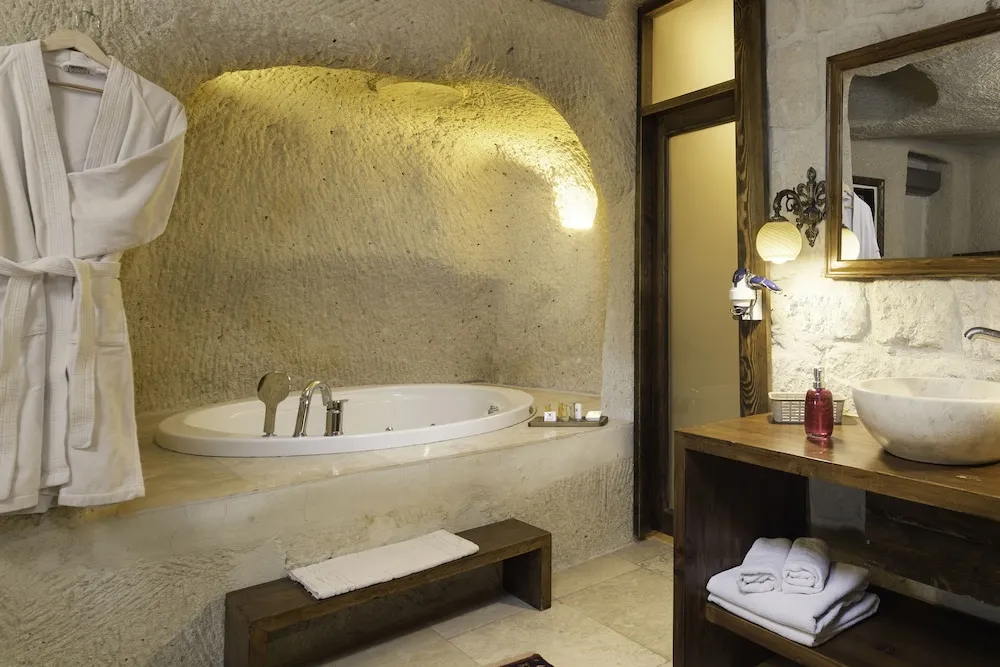 113 Junior Cave Suit with Jacuzzi